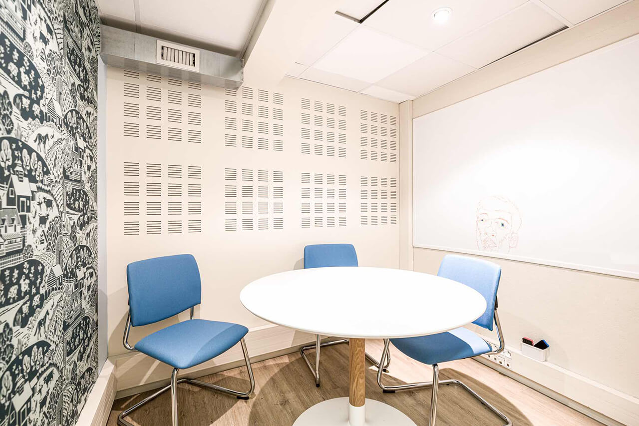 pièce de travail entreprise bureau et chaise