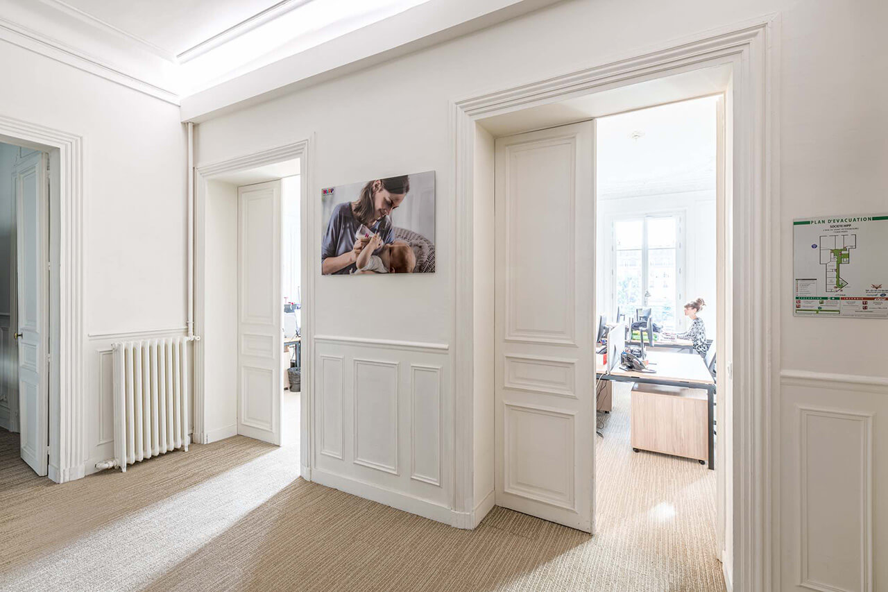 intérieur bureaux parisiens avec portes
