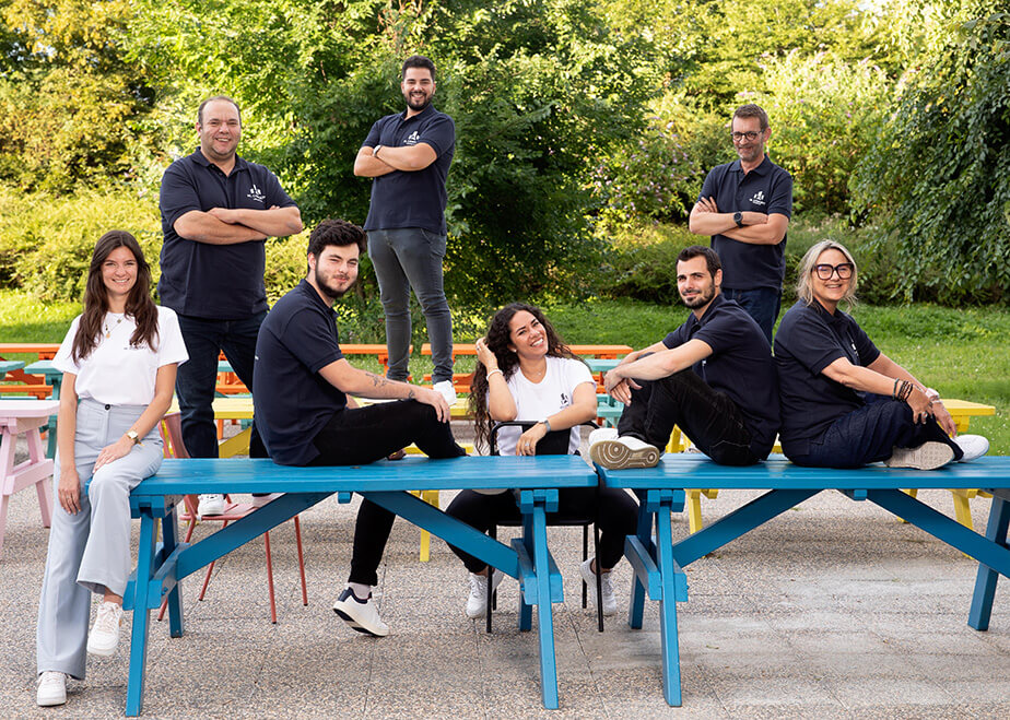 équipe heureuse en extérieur