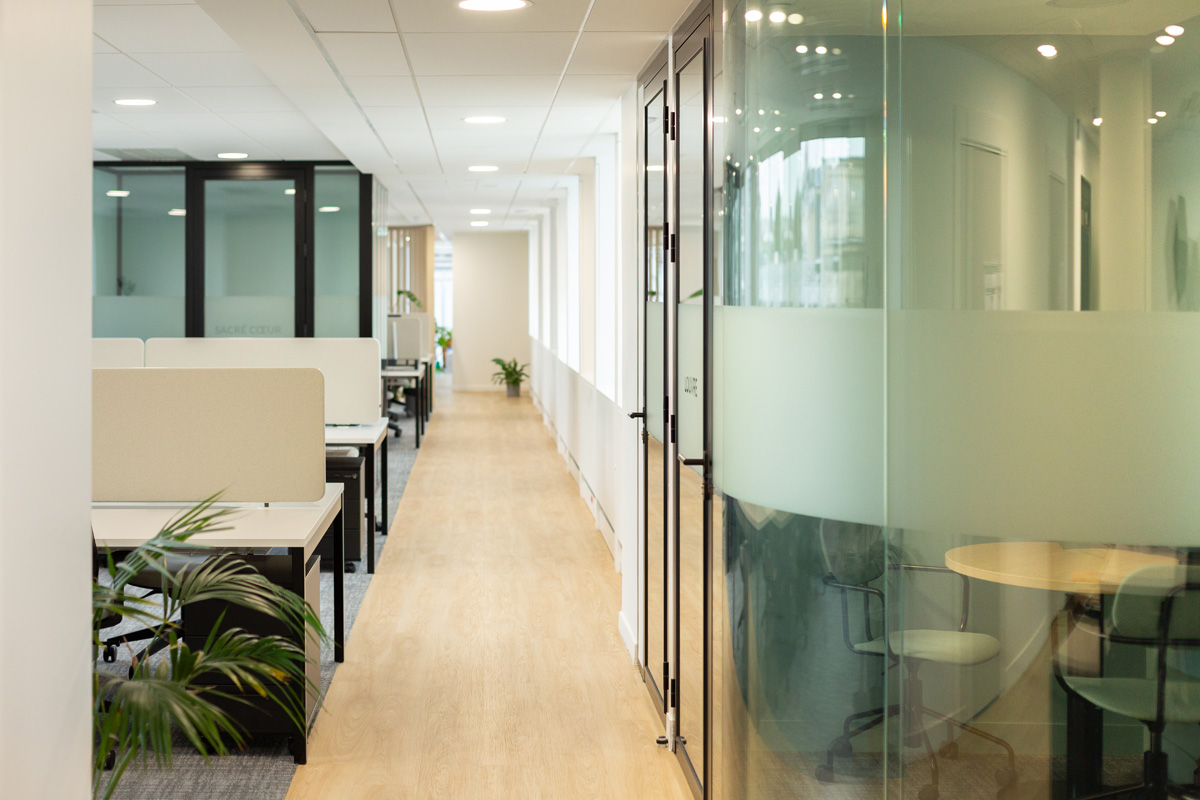Design salle de réunion vitrée ergonomique – SIGMA RH Paris