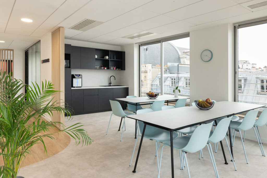 Cuisine partagée et espace détente – projet bureaux SIGMA RH